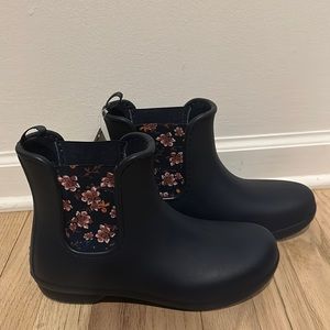 NEW Crocs rain boots women’s 9